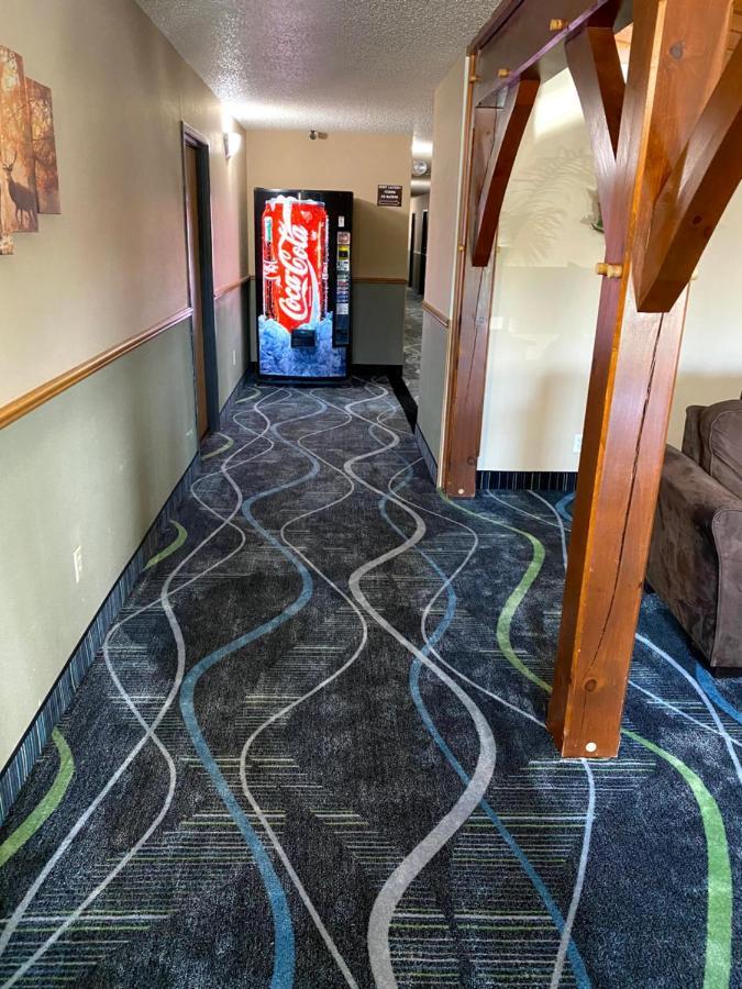 Medford Woodland Inn & Suites المظهر الخارجي الصورة