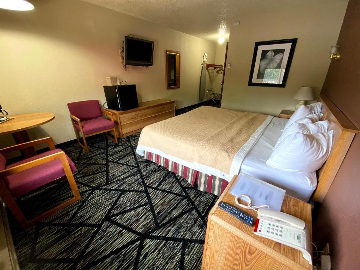 Medford Woodland Inn & Suites المظهر الخارجي الصورة