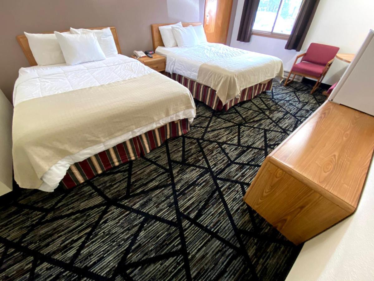 Medford Woodland Inn & Suites المظهر الخارجي الصورة