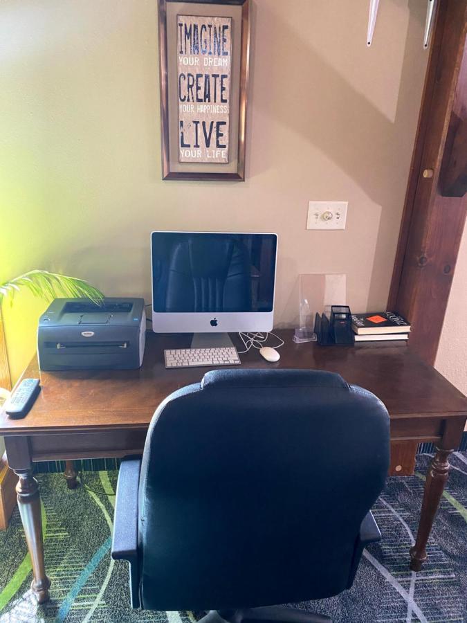 Medford Woodland Inn & Suites المظهر الخارجي الصورة